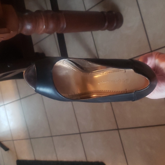 BCBG square chuck heal, open toe gorgeous shoes! - Picture 5 of 8